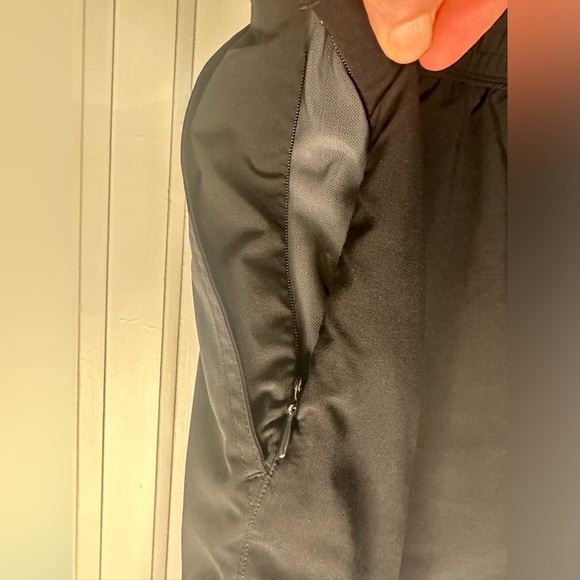 RHONE Men’s Shorts Size XXL Black 8” Zip Pocket Freedom Lies On Been Bold lined - Picture 4 of 15